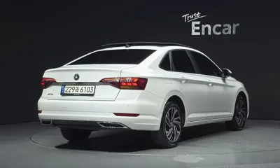 Volkswagen Jetta 2021, 136135 км, за 9577.44 USD