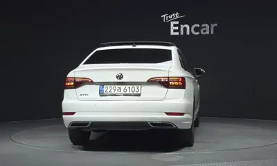 Volkswagen Jetta 2021, 136135 км, за 9577.44 USD