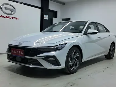 Hyundai Elantra · 2025 год