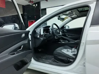 Hyundai Elantra 2025, 600 км, за 11889.12 USD