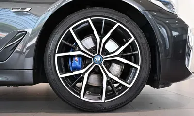 BMW 5-Series 2022, 39643 км, за 26372.33 USD