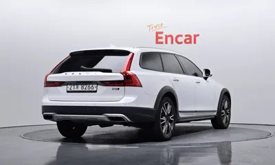 Volvo V90 2019, 155338 км, за 14039.72 USD