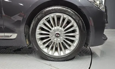 Kia K9 2019, 201916 км, за 11421.82 USD