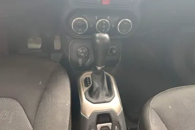 Jeep Renegade 2017, 72900 км, за 7932 USD - фото 12