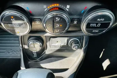 Jeep Renegade 2017, 72900 км, за 7932 USD - фото 18
