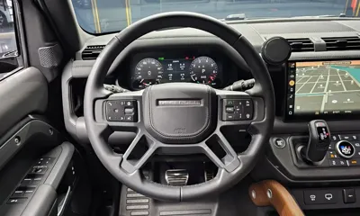 Land Rover Defender 2024, 25041 км, за 62475.6 USD - фото 12