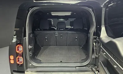 Land Rover Defender 2024, 25041 км, за 62475.6 USD - фото 32