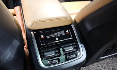 Volvo V60 2020, 114469 км, за 15765.48 USD - фото 28