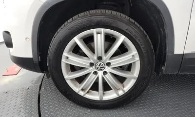 Volkswagen Tiguan 2012, 106511 км, за 3872.92 USD