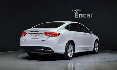 Chrysler 200 2015, 33618 км, за 5576.72 USD