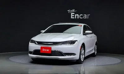 Chrysler 200 2015, 33618 км, за 5576.72 USD