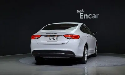 Chrysler 200 2015, 33618 км, за 5576.72 USD