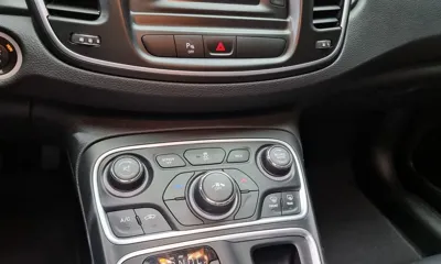 Chrysler 200 2015, 33618 км, за 5576.72 USD - фото 16