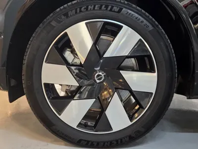 Volvo XC60 2024, 6446 км, за 40303.93 USD