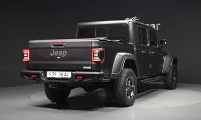 Jeep Gladiator 2021, 109353 км, за 22465.32 USD