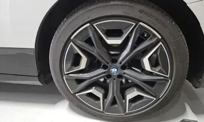 BMW iX 2024, 32689 км, за 27372.98 USD