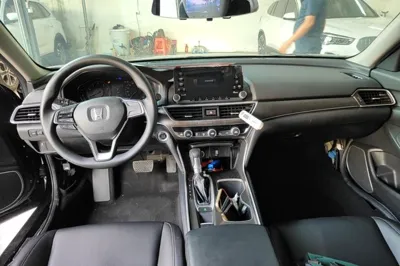 Honda Accord 2018, 60800 км, за 13143 USD - фото 16