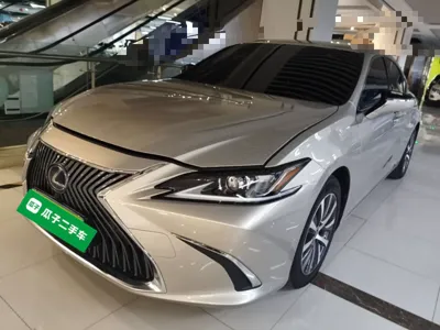 Lexus ES · 2018 год