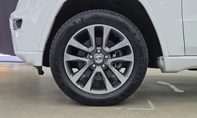 Jeep Cherokee 2018, 237938 км, за 7800.82 USD