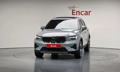 Volvo XC40 2025, 7827 км, за 29492.89 USD