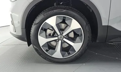 Volvo XC40 2025, 7827 км, за 29492.89 USD