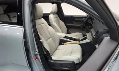 Volvo XC40 2025, 7827 км, за 29492.89 USD - фото 10