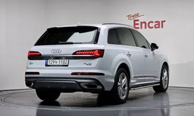 Audi Q7 2022, 27618 км, за 44600.61 USD