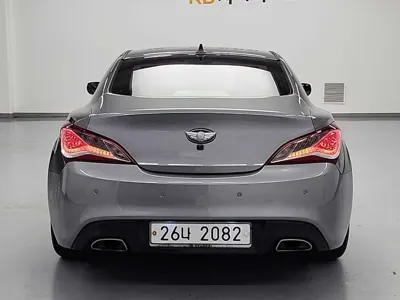 Hyundai Genesis 2011, 85350 км, за 4485.47 USD
