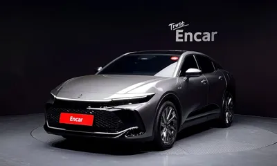 Toyota Crown · 2025 год