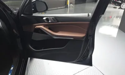 BMW X5 2025, 6109 км, за 85954.25 USD - фото 24