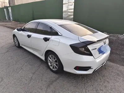Honda Civic 2018, 70000 км, за 5856.27 USD