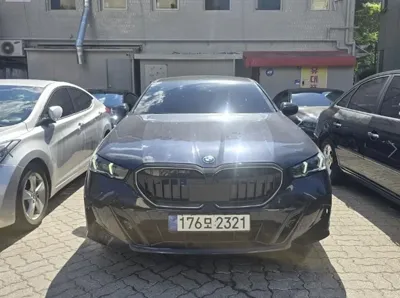 BMW 5-Series 2024, 30352 км, за 54358.43 USD