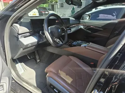 BMW 5-Series 2024, 30352 км, за 54358.43 USD - фото 6
