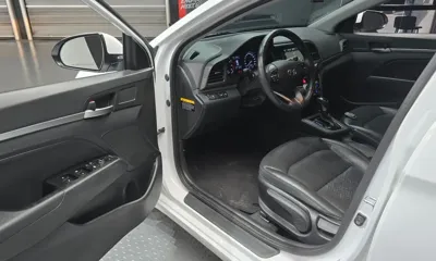 Hyundai Avante 2019, 61937 км, за 7811.08 USD - фото 10