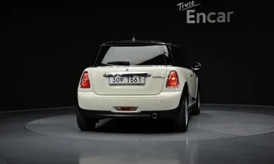MINI Cooper 2013, 127643 км, за 2378.59 USD