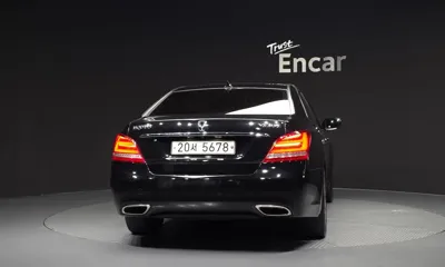 Hyundai Equus 2015, 235617 км, за 2953.92 USD