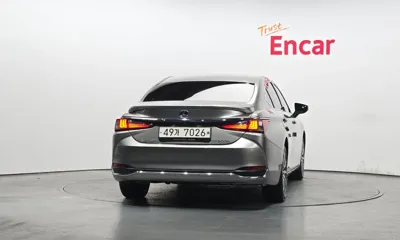 Lexus ES 2019, 103492 км, за 20860.91 USD