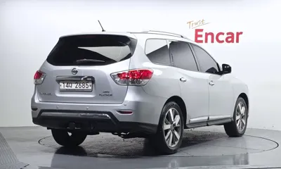 Nissan Pathfinder 2015, 68621 км, за 7930.83 USD