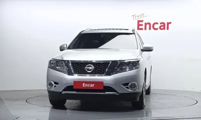 Nissan Pathfinder 2015, 68621 км, за 7930.83 USD