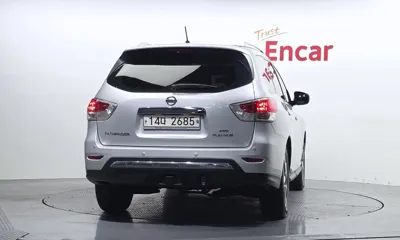 Nissan Pathfinder 2015, 68621 км, за 7930.83 USD