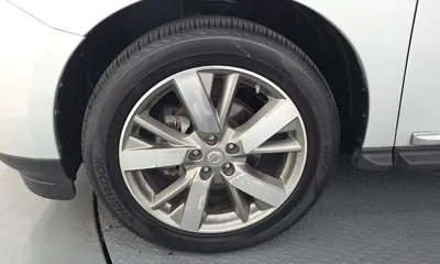 Nissan Pathfinder 2015, 68621 км, за 7930.83 USD