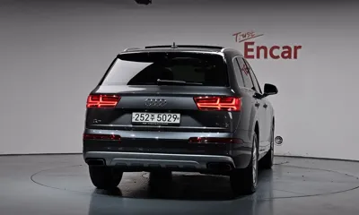 Audi Q7 2019, 76312 км, за 19437.03 USD