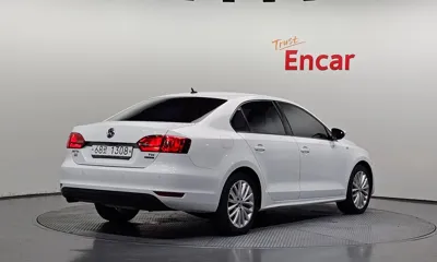 Volkswagen Jetta 2014, 114205 км, за 3216.49 USD