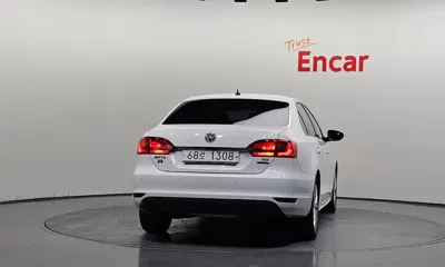 Volkswagen Jetta 2014, 114205 км, за 3216.49 USD
