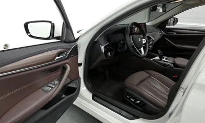 BMW 5-Series 2023, 26468 км, за 30794.68 USD - фото 10