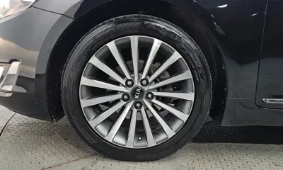 Kia K7 2013, 256419 км, за 2560.06 USD