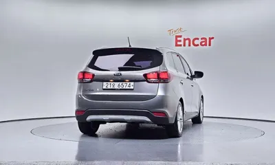 Kia Carens 2018, 122413 км, за 7264.68 USD