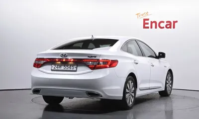 Hyundai Grandeur 2015, 120554 км, за 5616.12 USD
