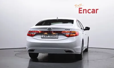 Hyundai Grandeur 2015, 120554 км, за 5616.12 USD
