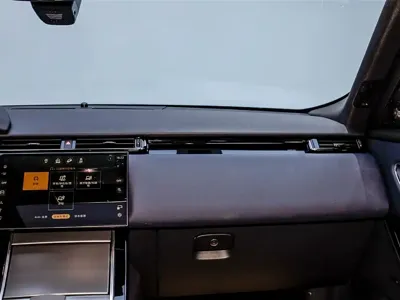 Land Rover Velar 2023, 30500 км, за 41935.62 USD - фото 32